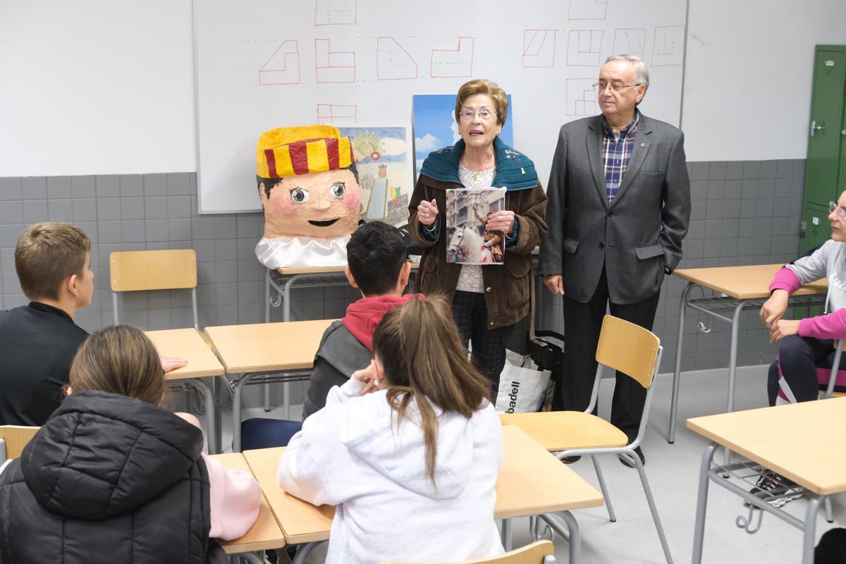 La Sociedad Venida de la Virgen impartió una charla sobre la tradición a los escolares.