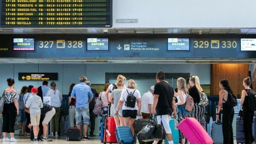 Unos 4,2 millones de pasajeros llegaron a los aeropuertos de Canarias en abril