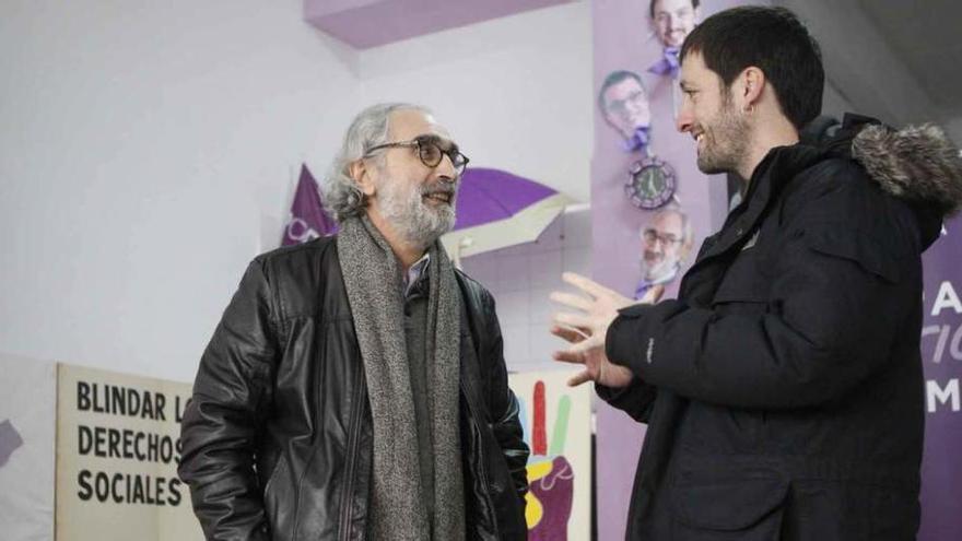 El secretario provincial de Podemos, Braulio Llamero, junto al diputado Juanma del Olmo, ayer en Zamora.