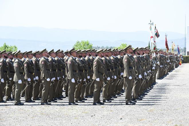 Enquesta: El 46% dels espanyols donen suport a reintroduir la mili obligatòria i el 54% la rebutgen