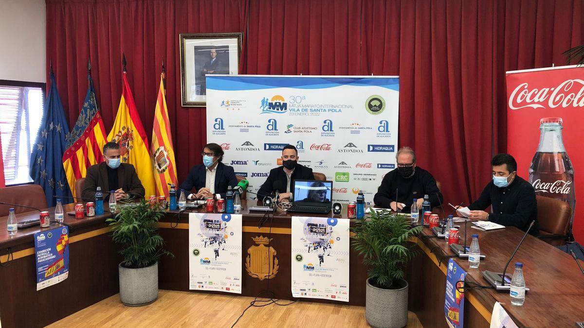 Imagen de la presentación de la Mitja Marató en el Ayuntamiento de Santa Pola