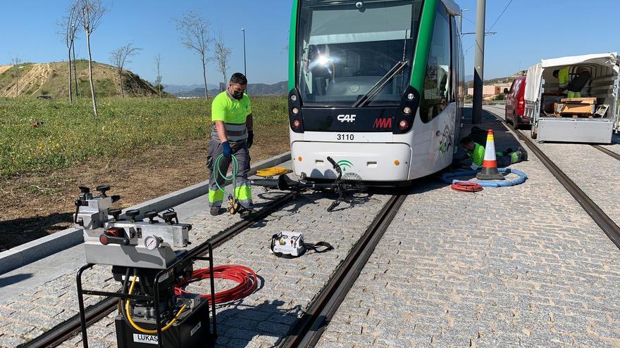 El metro simula un descarrilamiento para probarse en una emergencia