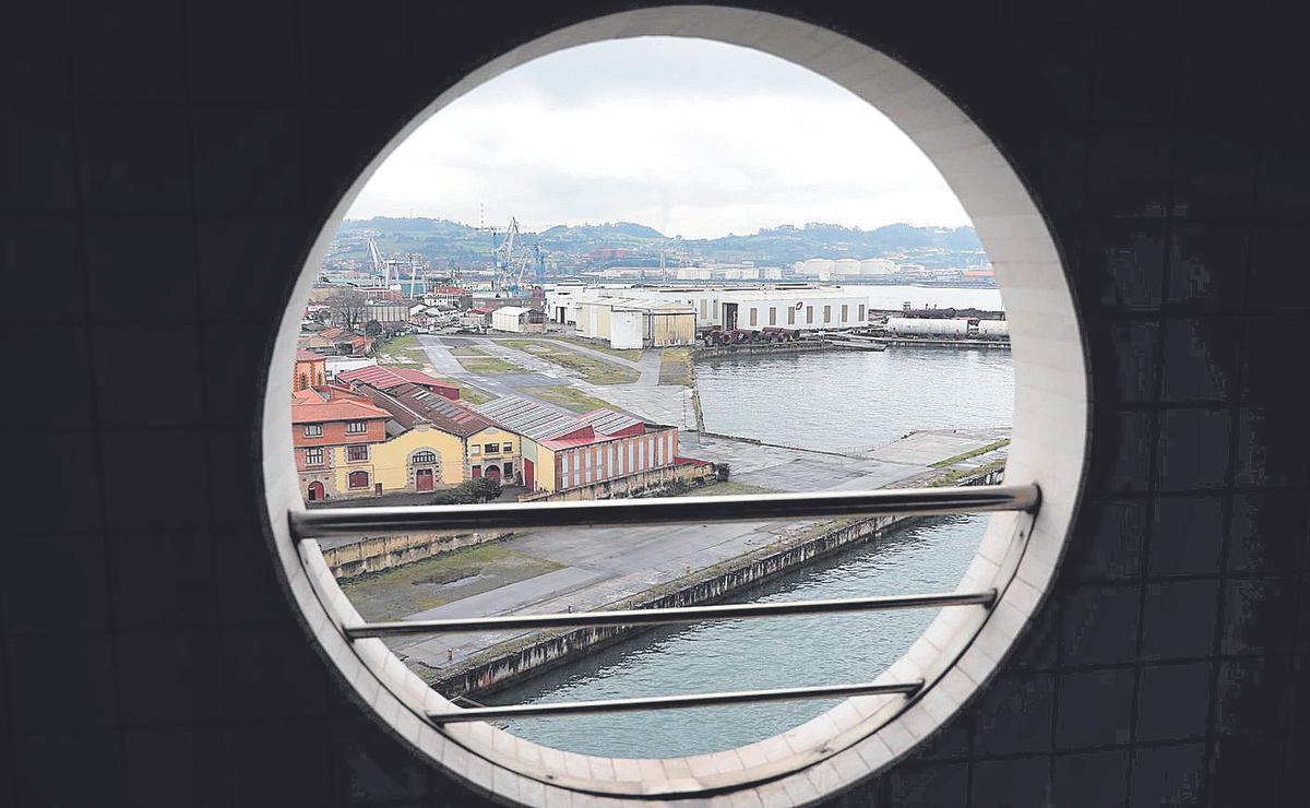 Antiguos terrenos de Naval Gijón.