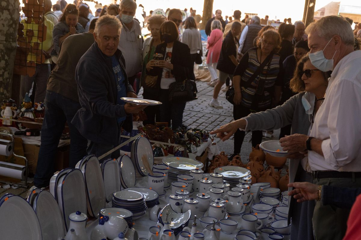 Numeroso público en la Feria de la Cerámica