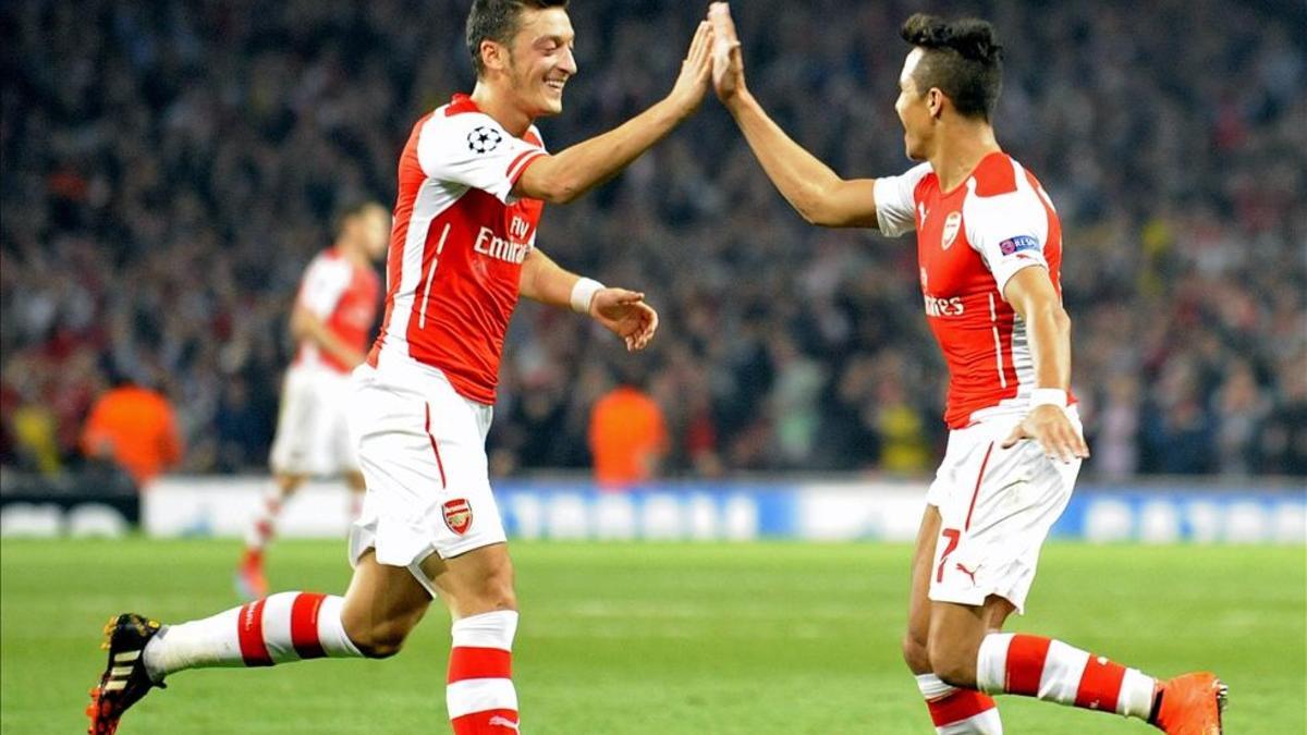El Arsenal quiere renovar a Özil y Alexis a toda costa.