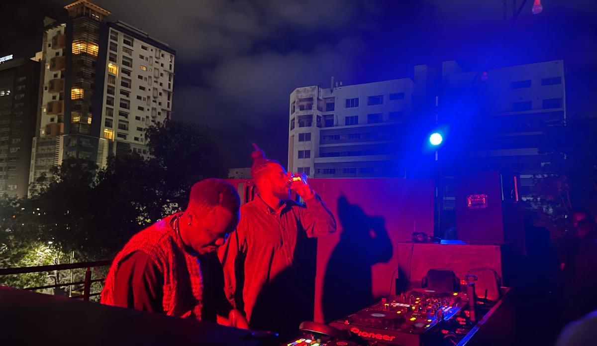 Djs, en un local de Trames, en Dakar.