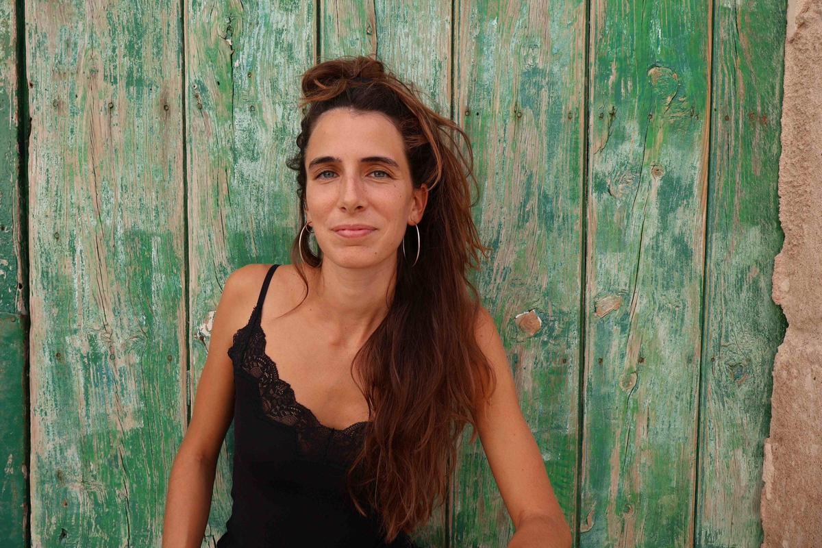 Júlia Febrer ganó el pasado año el Premi Ciutat de Manacor de Poesia Miquel Àngel Riera por 'Arrel inoïda'.