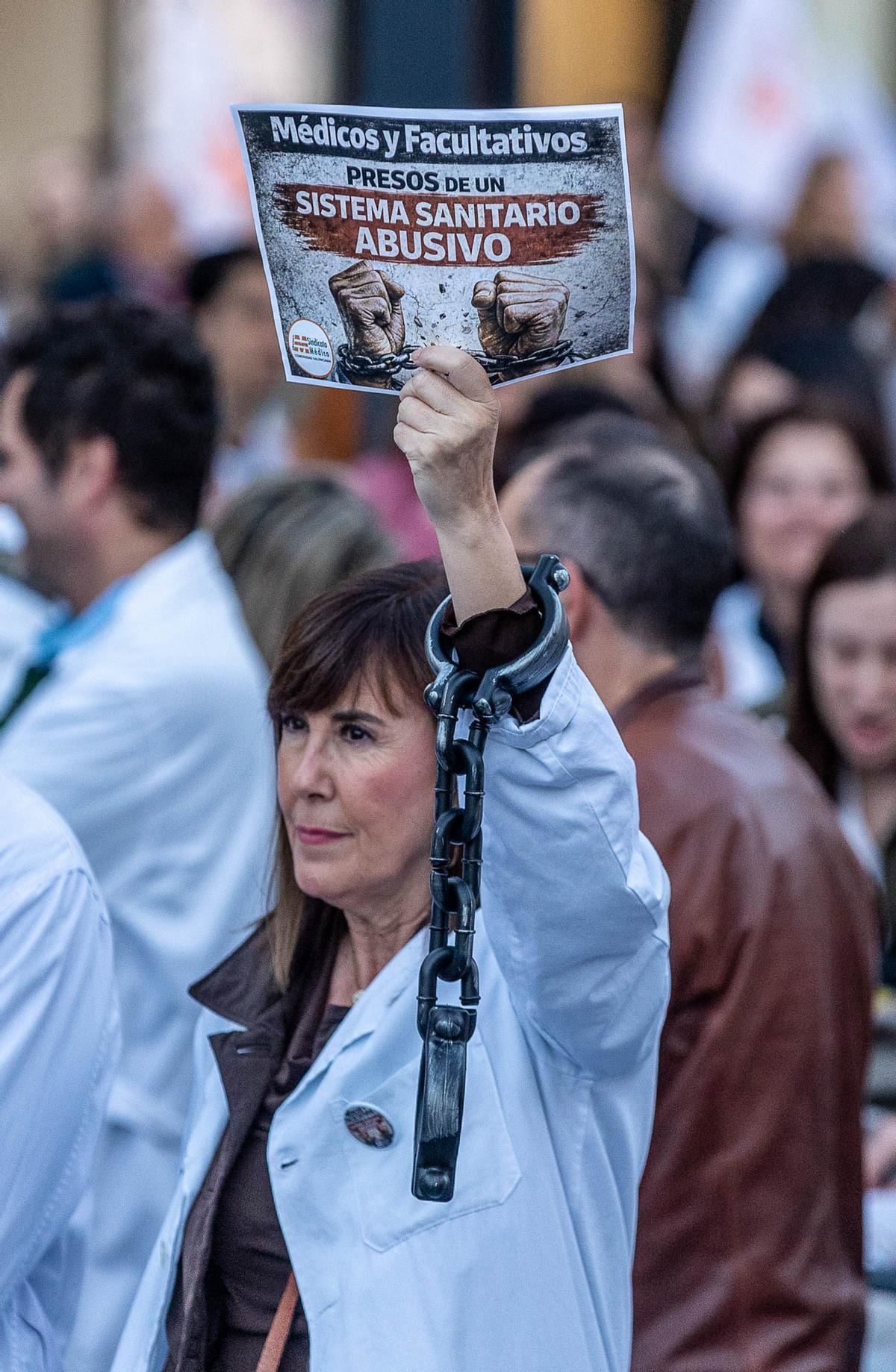 Los médicos toman el centro de Alicante Los médicos toman el centro de Alicante