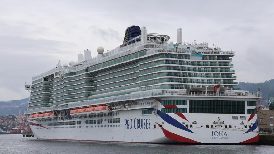 El &#039;Iona&#039; adelanta su escala en Vigo para hospitalizar a un crucerista