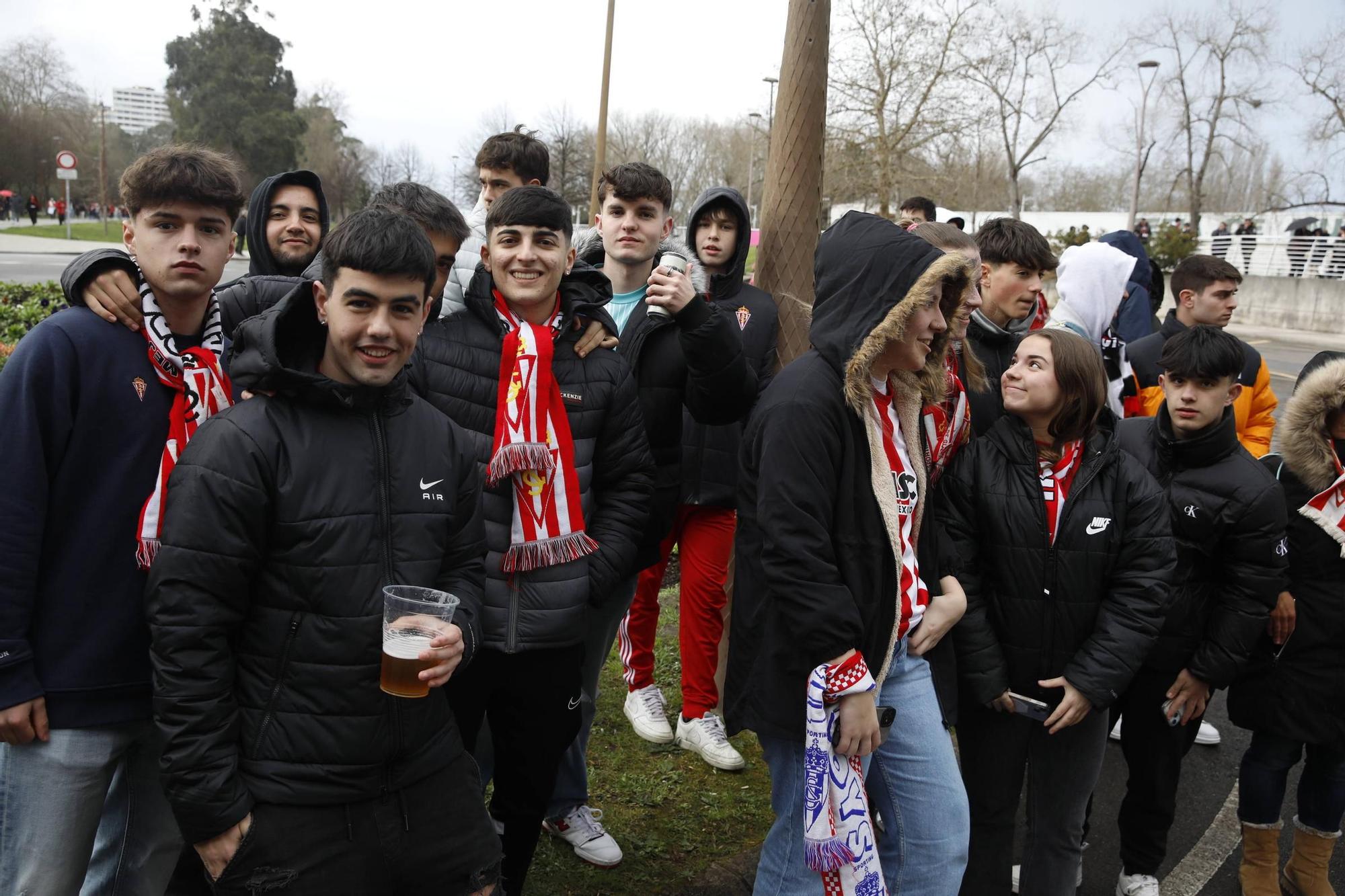 La afición del derbi asturiano en imágenes