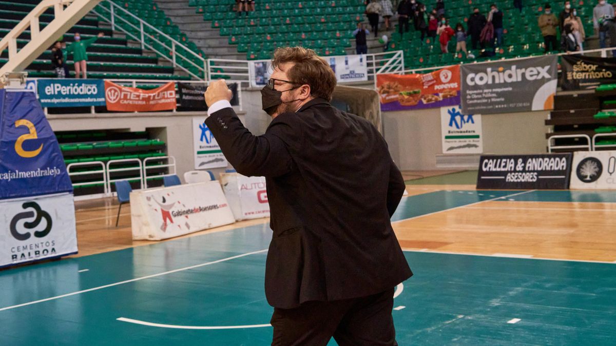 Roberto Blanco festeja la victoria.