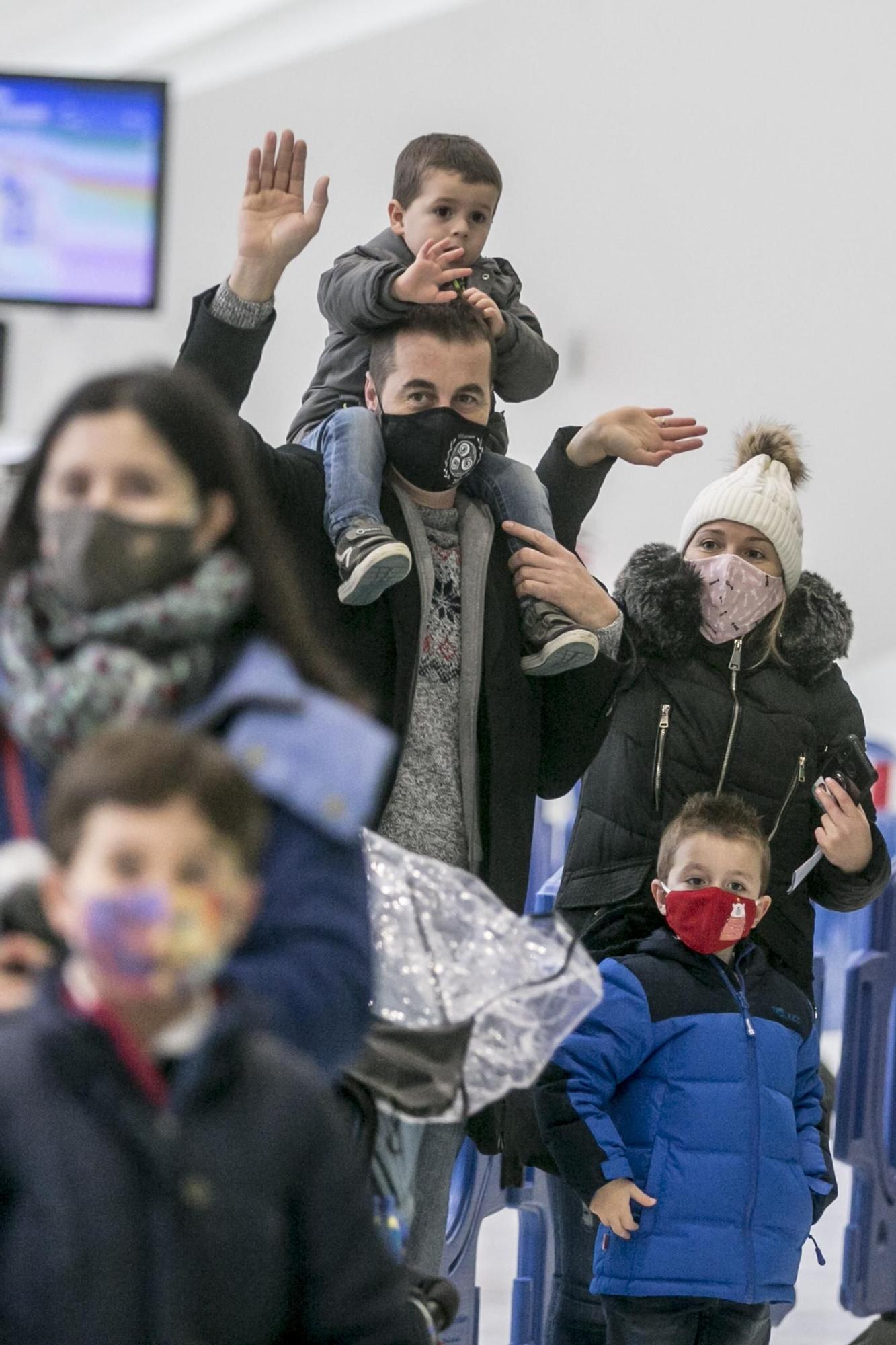 Los Reyes Magos visitan a los niños de Oviedo