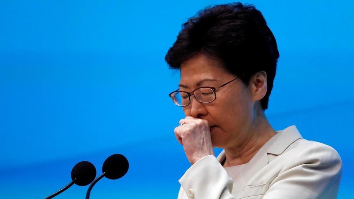 La jefa ejecutiva de Hong Kong, Carrie Lam. durante su comparecencia.