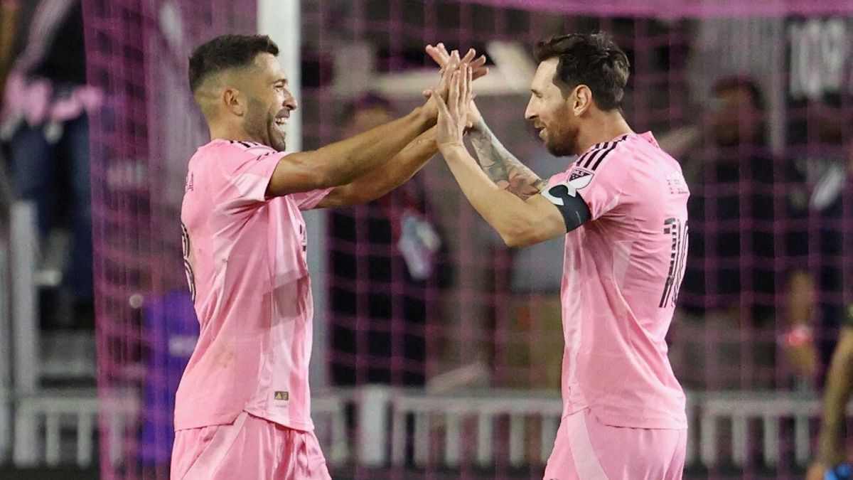 Messi firma otro recital en el homenaje a Jordi Alba