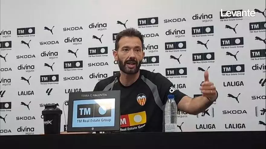Carlos Corberán en rueda de prensa previa al partido del Valencia CF contra FC Barcelona del domingo 6 de septiembre