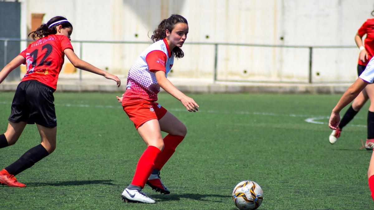 Un equipo del Ciutat de Xàtiva CFB en un partido.