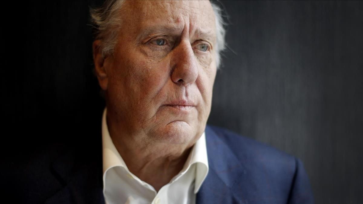 El escritor británico Frederick Forsyth.