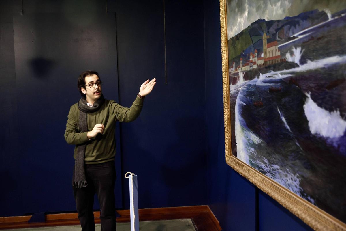 Carlos González-Pola durante su explicación del cuadro de Jesús Soria.