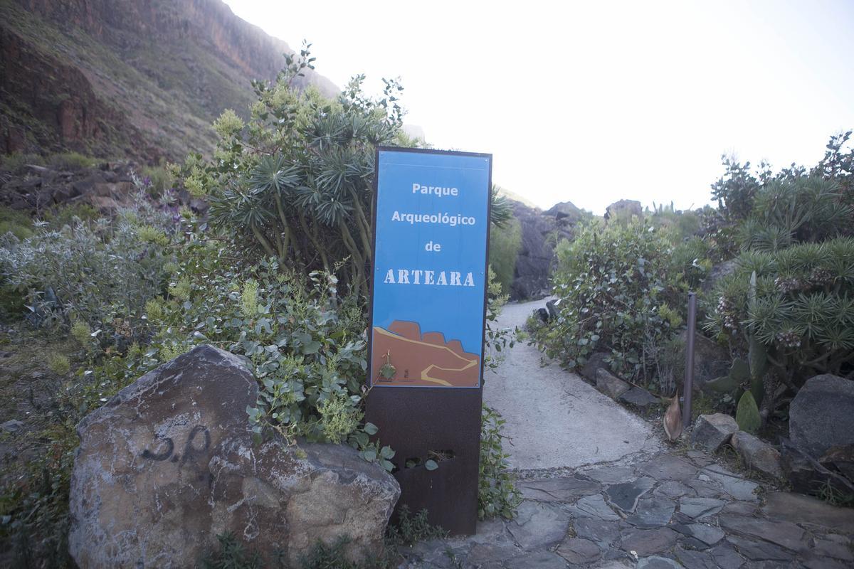 Entrada a la necrópolis de Arteara.