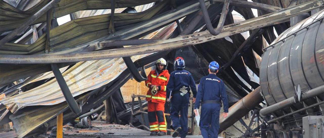 El interior de Indukern, la empresa donde se originó el incendio