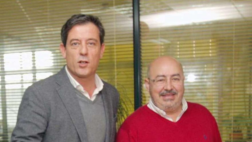 Besteiro, izquierda, con Roberto García, de Unións Agrarias. // X. A: