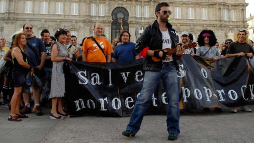 Manifestación contra el Noroeste Pop Rock ayer en la plaza de María Pita.