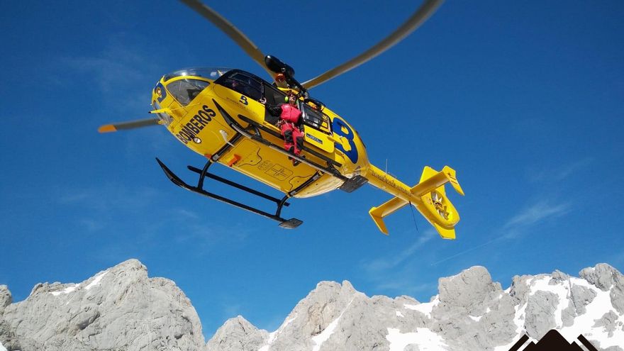 Evacuado al HUCA un trabajador forestal tras clavarse una astilla en un monte de Tineo