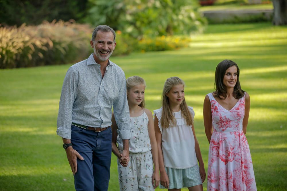 Los reyes Felipe y Letizia con sus hijas