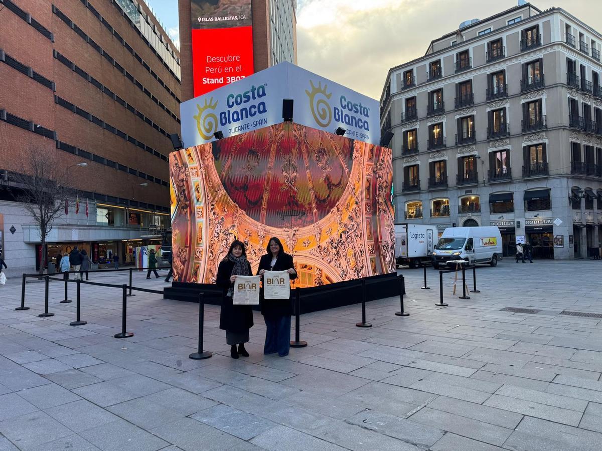 Biar se muestra en la pantalla con forma de cubo de la céntrica plaza madrileña de Callao.