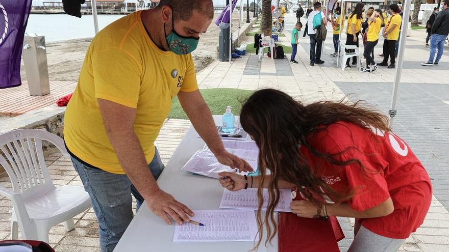 Así han firmado niños y jóvenes en Los Alcázares por la ILP del Mar Menor