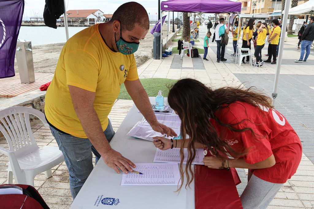 Así ha sido la recogida de firmas simbólica de menores de la ILP del Mar Menor