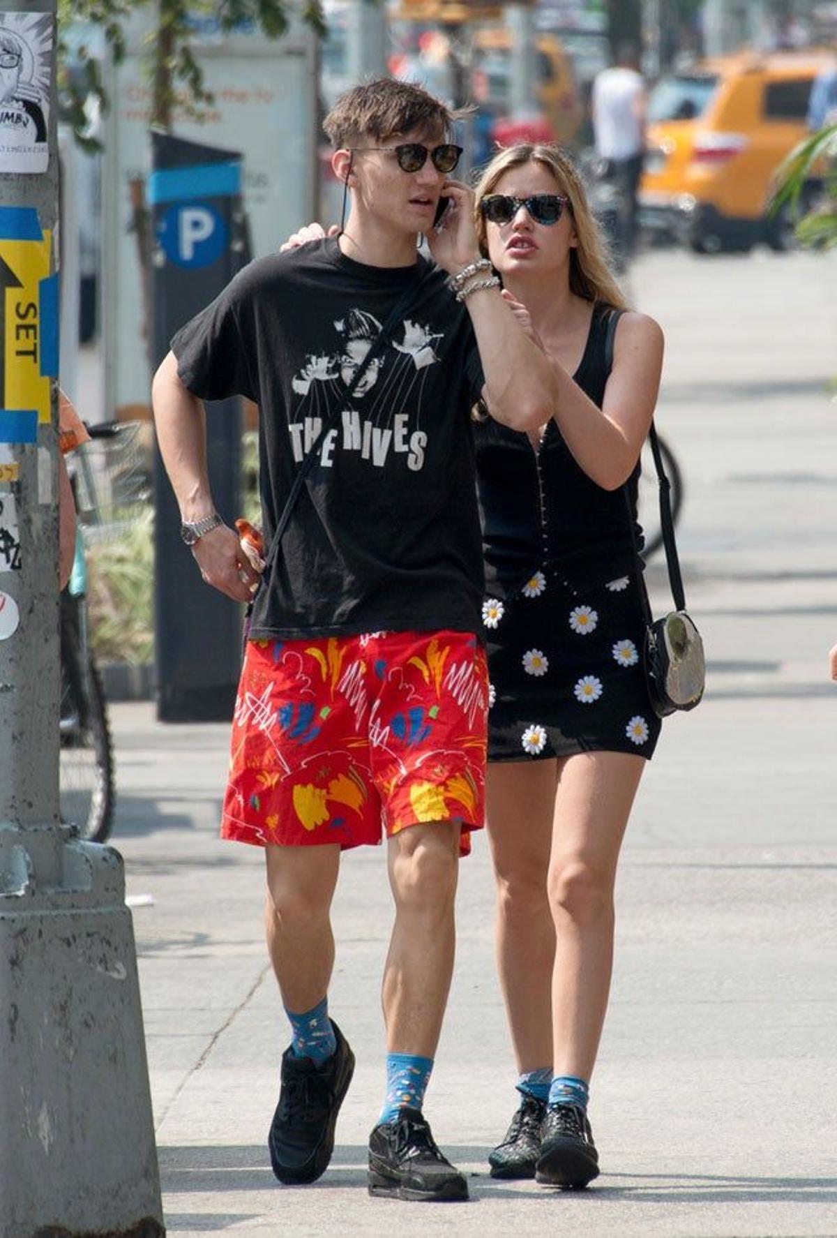 Georgia May Jagger y su novio Josh McLellan dan un paseo por el East Village