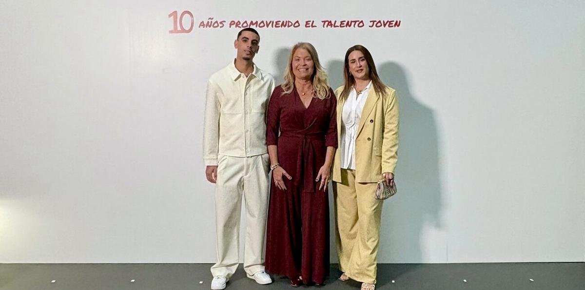 Dos jóvenes del programa Talento Joven de Lanzarote participan en un acto con la reina Letizia