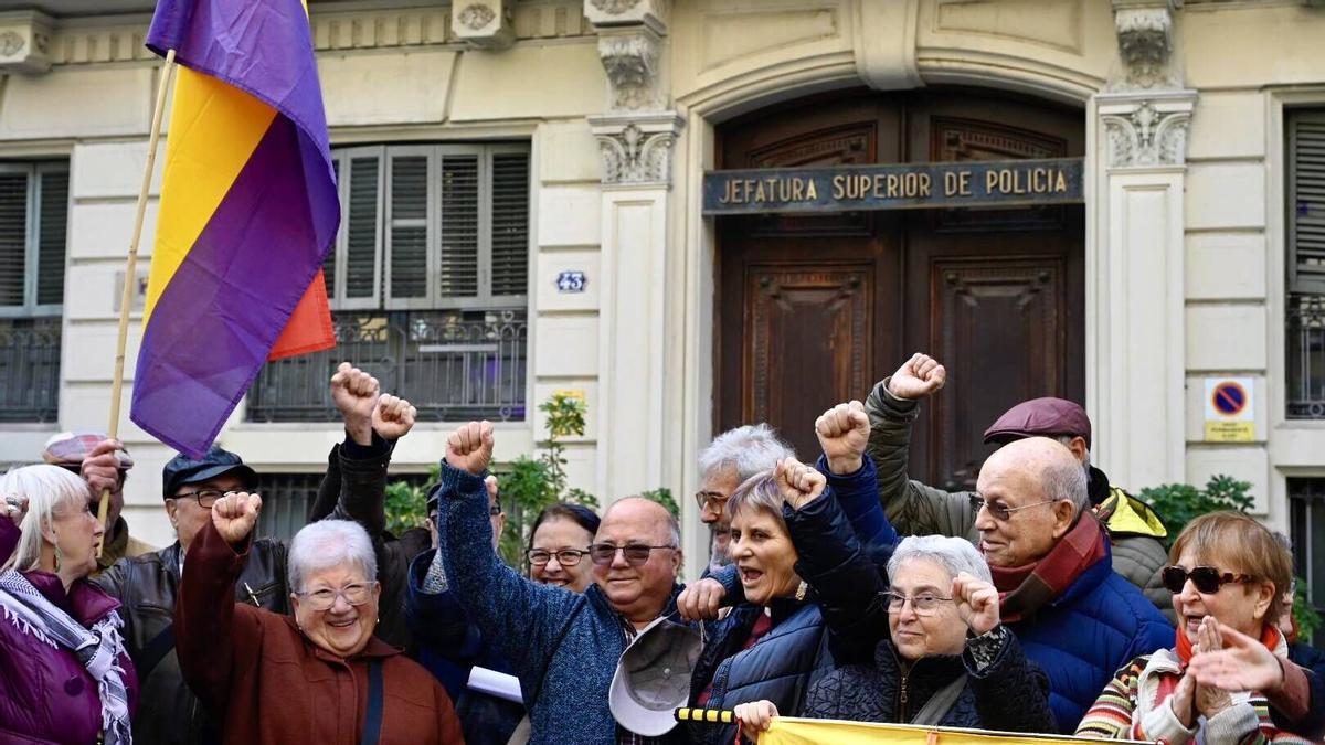 Manifestación en Barcelona para exigir que la comisaría de Via Laietana se convierta en un centro de memoria histórica