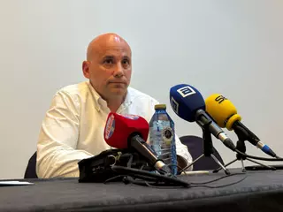 Javi Rozada explica las razones de su salida del Avilés: “Mi despido no tiene justificación; Baeza se llevó una discusión a lo personal”