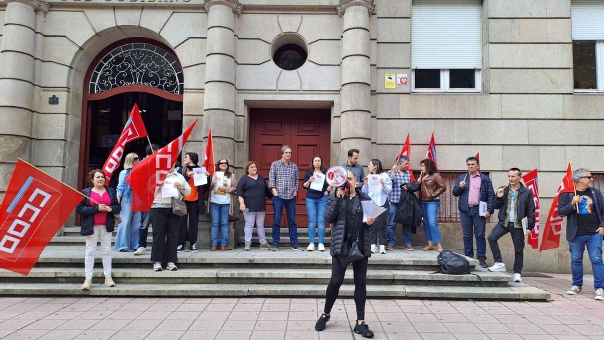 Comisiones obreras se manifestó por el «colapso» en las oficinas de Extranjería, que podría incrementarse tras la aprobación de la nueva ley.