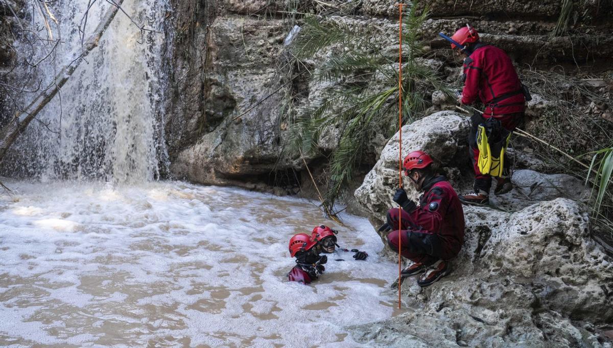 Els bombers revisen la seva formació en rescats aquàtics pel canvi climàtic