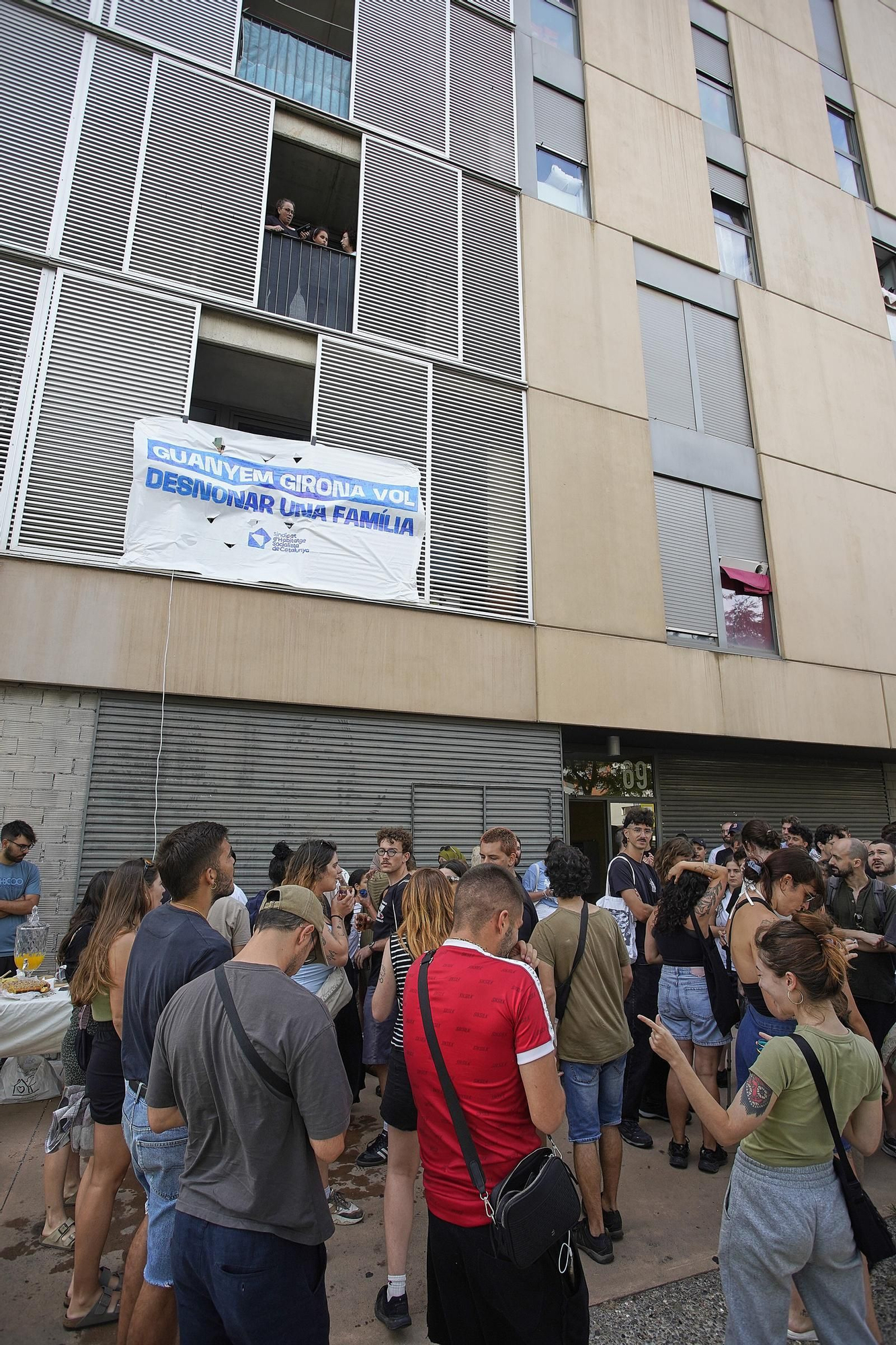 Les imatges de la concentració aquest matí davant el domicili