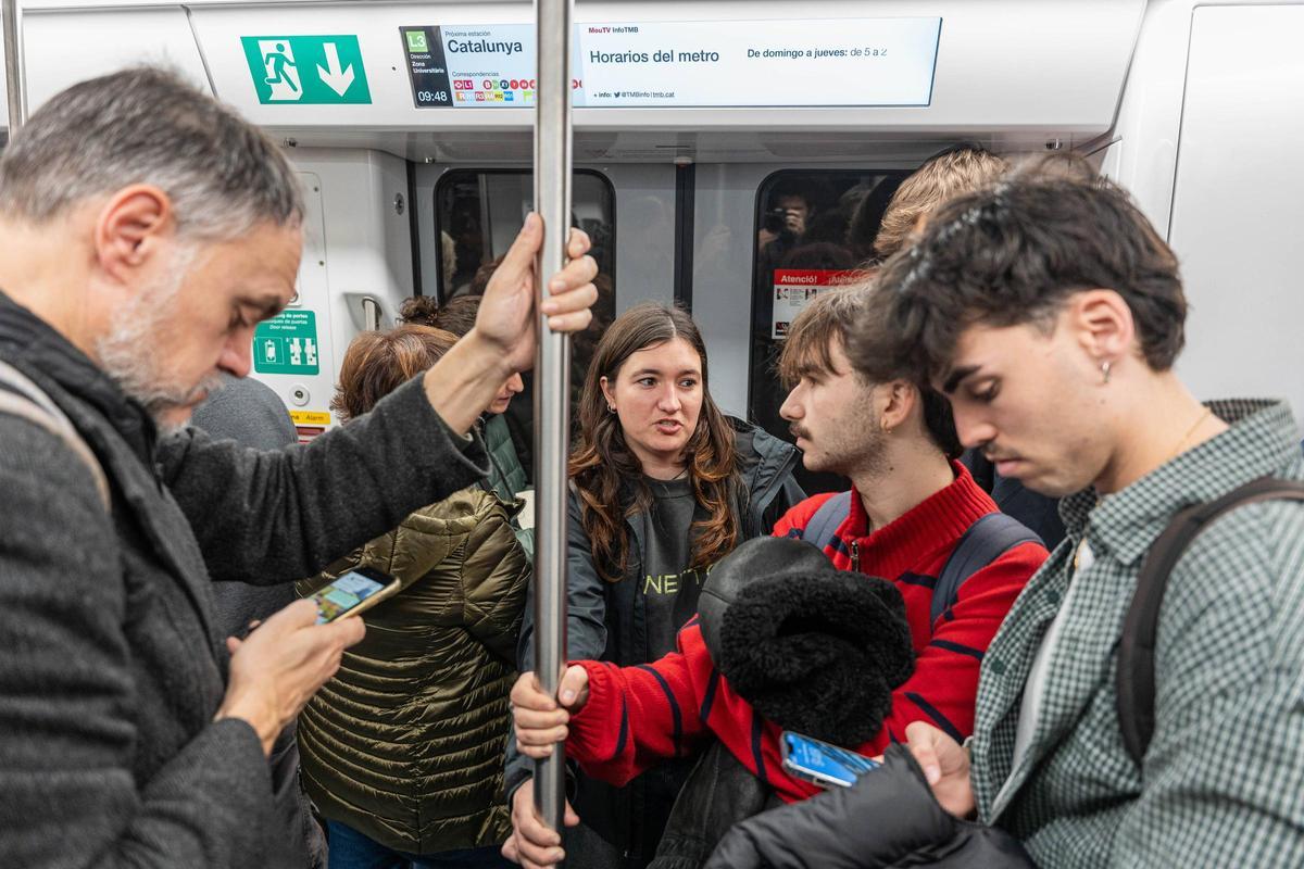 Los universitarios de la UAB que viven en el Baix Llobregat tardan cuatro horas en llegar y volver de clase