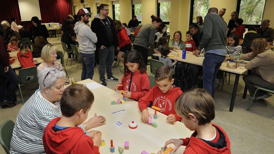 Tarde de juegos artesanales en el colegio de Lourdes