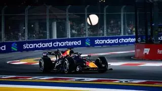 Verstappen está de vuelta: triunfo al sprint y pole en Singapur
