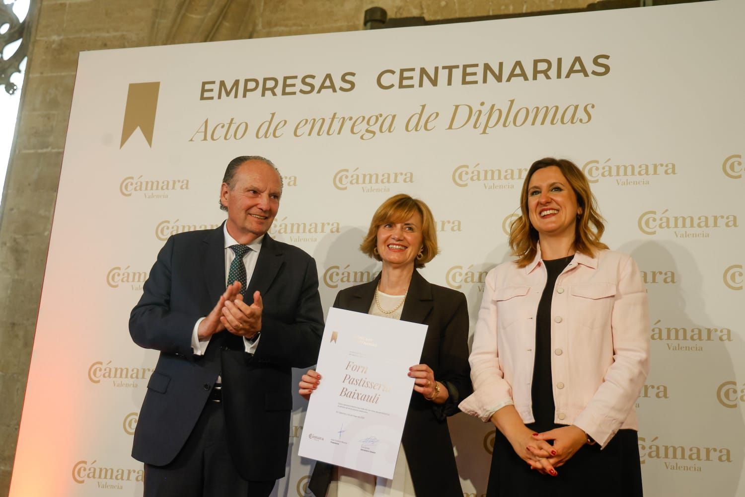 Cámara Valencia homenaje a 26 empresas por su trayectoria centenaria