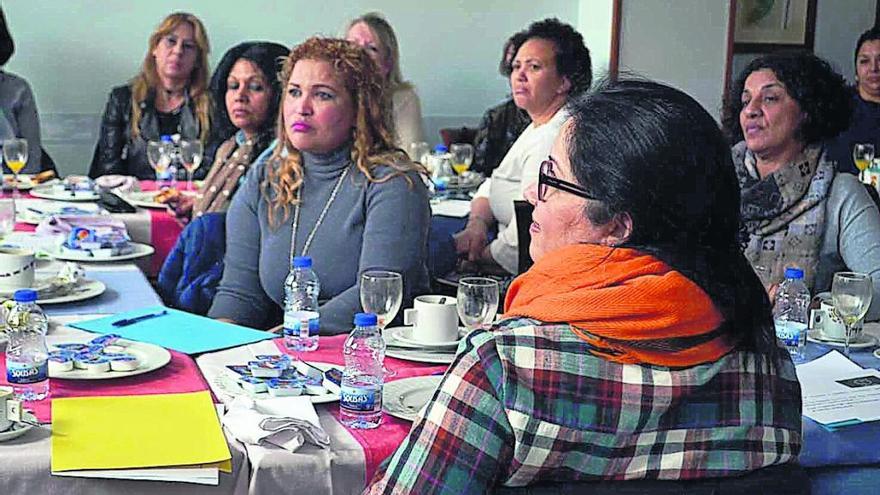Mujeres inmigrantes en una iniciativa organizada por la OMAI de Benavente.