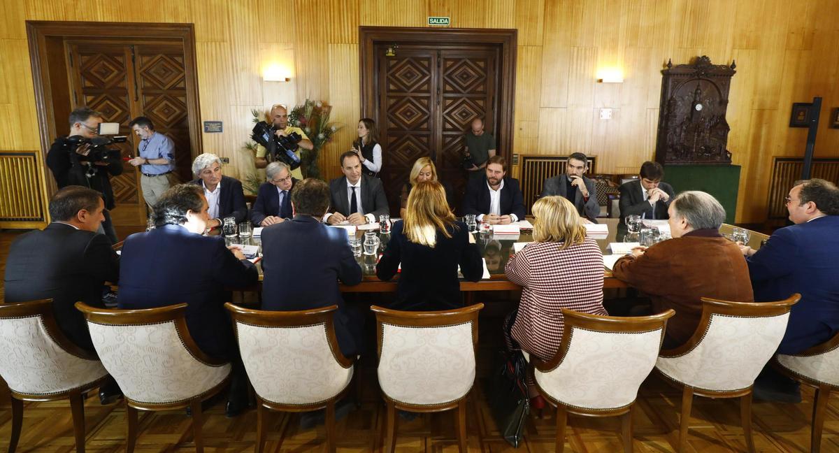 Reunión, el pasado lunes, entre el ayuntamiento, la DGA, el Real Zaragoza, y la RFEF.