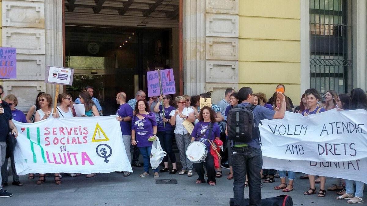 protesta-servicios-sociales de l'Hospitalet