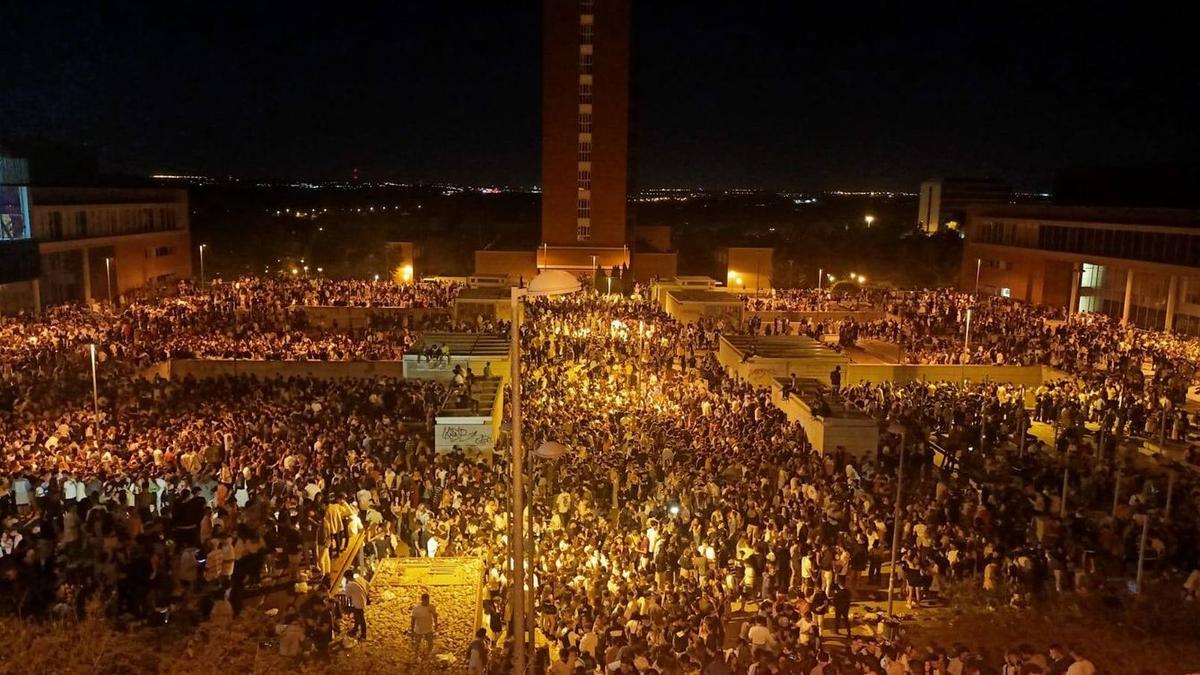 Botellón en la Ciudad Universitaria de Madrid