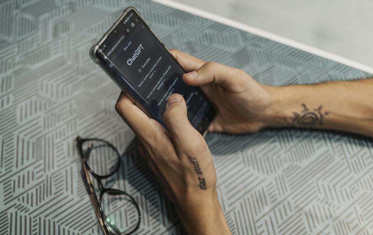 Els advocats demanen una llei per frenar l’intrusisme de la IA