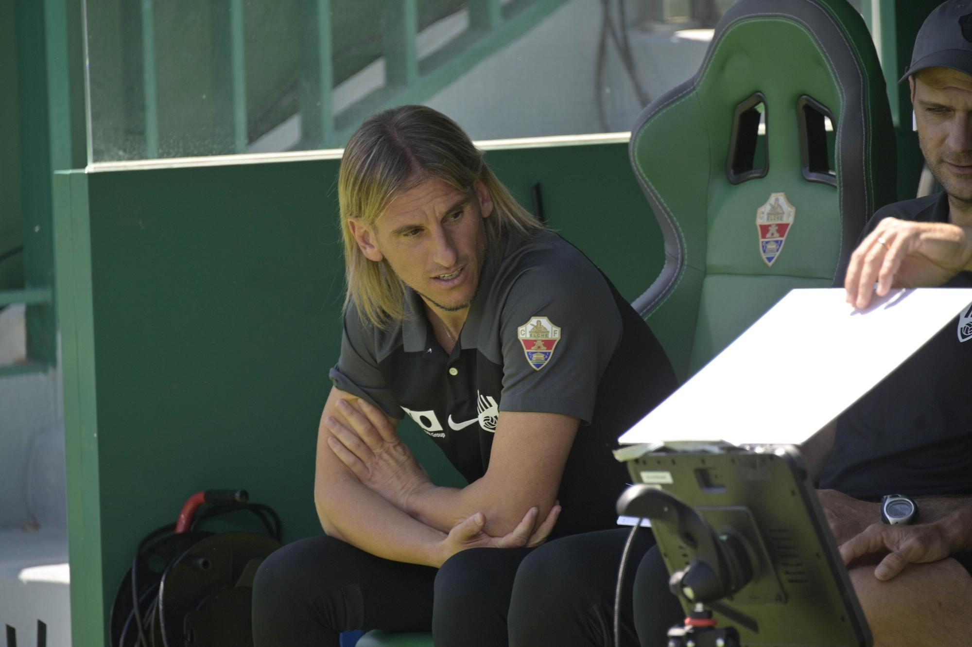 El Elche pone la alfombra al Valencia (0-2)