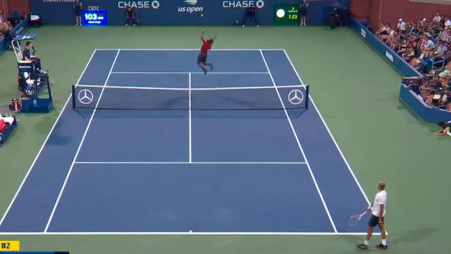 Punto de partido y... ¡Monfils remata con una increíble acrobacia!