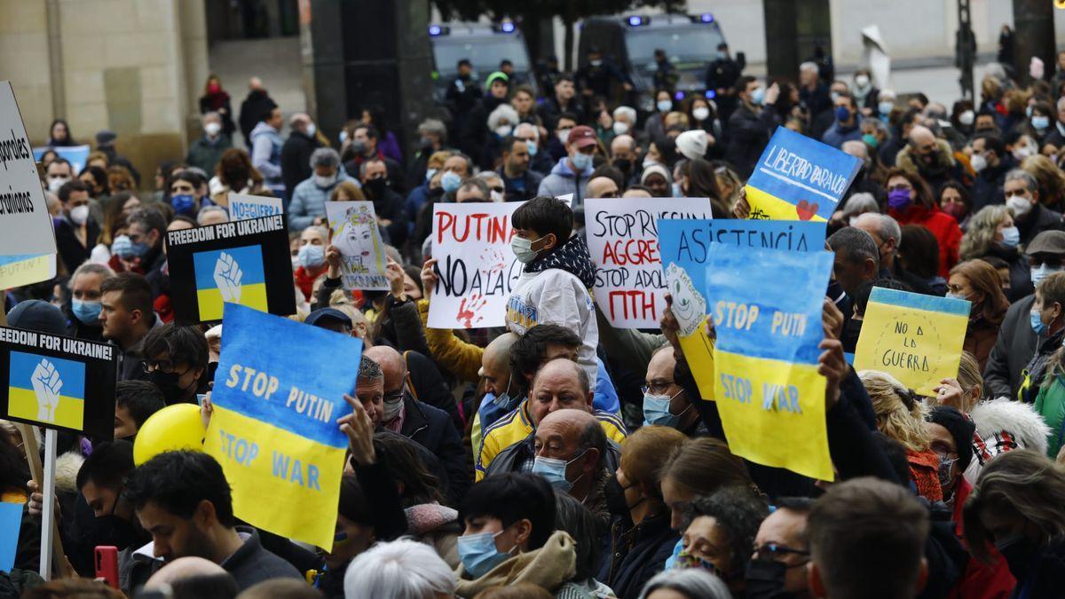 Concentración contra la invasión de Ucrania por parte de Rusia, en Zaragoza, el pasado 26 de febrero.